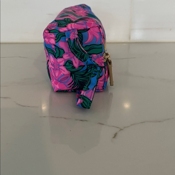 Lilly Pulitzer Cerise Pink Safari Sunset Pencil/Art bag ~ Tropical ~ Pink/Green! - Picture 4 of 6